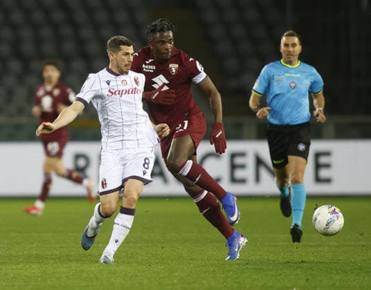 CALCIO - Serie A - Torino FC vs Bologna FC Remo Freuler of Bologna FC and Duvan Zapata of Torino FC during the Italian Serie A, 2025 2026 season, football match between Torino FC and Bologna FC 1909, on 15 February 2026 at Stadio Olimpico Grande Torino, Turin, Italy. Photo Nderim Kaceli Turin Italy  Copyright: xIPAxSport ABACAx
