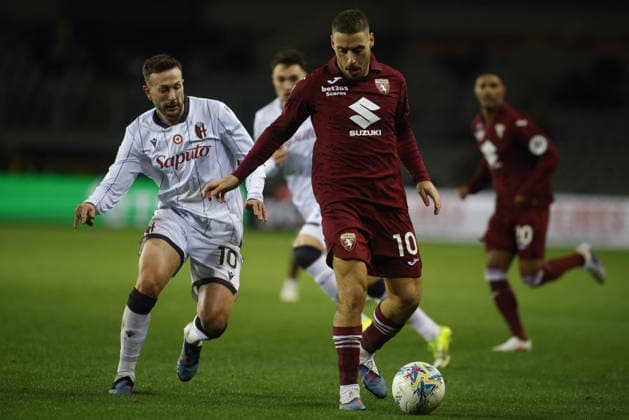 CALCIO - Serie A - Torino FC vs Bologna FC Nikola Vlasic of Torino FC and Federico Bernardeschi of Bologna FC during the Italian Serie A, 2025 2026 season, football match between Torino FC and Bologna FC 1909, on 15 February 2026 at Stadio Olimpico Grande Torino, Turin, Italy. Photo Nderim Kaceli Turin Italy  Copyright: xIPAxSport ABACAx