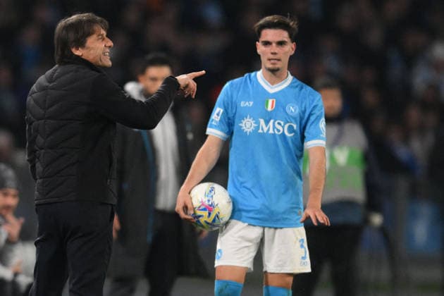 CALCIO - Serie A - SSC Napoli vs AS Roma Antonio Conte head coach of SSC Napoli during the match of 25th day of the Serie A Championship between S.S.C. Napoli and A.S.Roma at the Maradona Stadium on Feb 15, 2026 in Naples, Italy. during SSC Napoli vs AS Roma, Italian soccer Serie A match in Naples, Italy, February 15 2026 Naples Italy  Copyright: xIPAxSport ABACAx