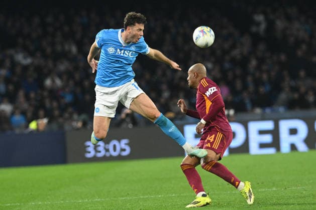 CALCIO - Serie A - SSC Napoli vs AS Roma Amir Rrahmani of SSC Napoli competes for the ball with Donyell Malen of AS Roma during the Serie A Enelive match between SSC Napoli vs AS Roma :Danilo Gemito Live Photo Naples Italy  Copyright: xIPAxSport ABACAx