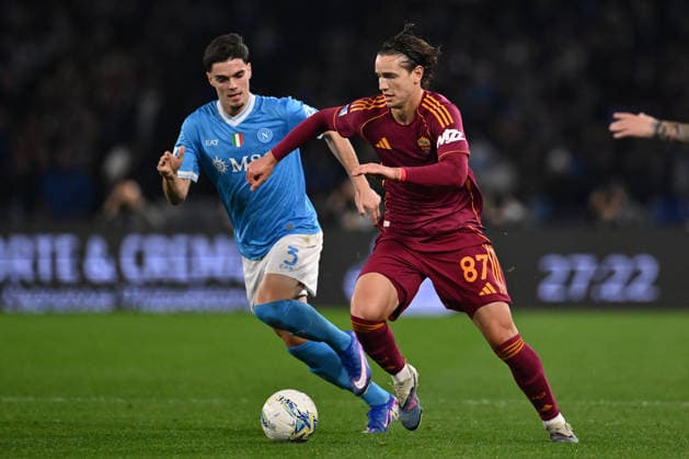 CALCIO - Serie A - SSC Napoli vs AS Roma Miguel Gutierrez of S.S.C. Napoli and Daniele Ghilardi of A.S. Roma are in action during the 25th day of the Serie A Championship between S.S.C. Napoli and A.S. Roma at the Diego Armando Maradona Stadium on February 15, 2026 in Naples, Italy. Naples Italy  Copyright: xIPAxSport ABACAx