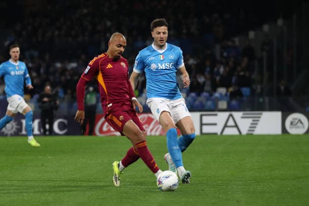 CALCIO - Serie A - SSC Napoli vs AS Roma 15.02.2026 Napoli vs Roma (Serie A) Calcio; 25Â° Giornata Nella foto: Malen, Rrahmani (Foto Gino Mancini) Napoli Italy  Copyright: xIPAxSport ABACAx