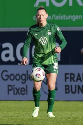 15 02 2026, xgrfx, Soccer Google Pixel Women Bundesliga, VfL Wolfsburg SGS Essen v l Sarai Linder VfL Wolfsburg DFL DFB REGULATIONS PROHIBIT ANY USE OF PHOTOGRAPHS as IMAGE SEQUENCES and or QUASI VIDEO Wolfsburg