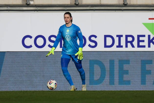 15 02 2026, xgrfx, Soccer Google Pixel Women Bundesliga, VfL Wolfsburg SGS Essen v l Stina Johannes VfL Wolfsburg DFL DFB REGULATIONS PROHIBIT ANY USE OF PHOTOGRAPHS as IMAGE SEQUENCES and or QUASI VIDEO Wolfsburg
