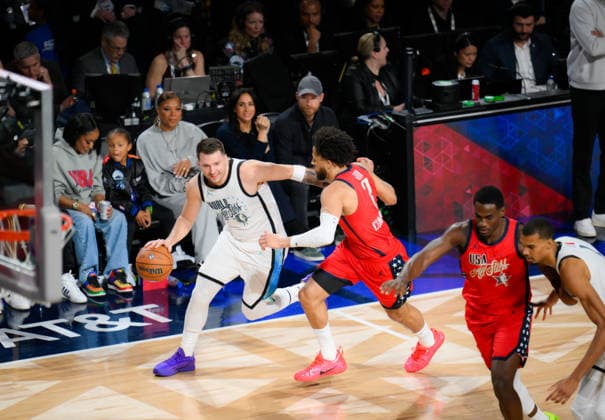 NBA, Basketball Herren, USA All Star 2026: USA Stars vs World Team LOS ANGELES, CA - FEB 15: Luka Doncic, Victor Wembanyama (1) of World and Jalen Johnson (1), Jalen Duren of USA Stars are in action during the game of NBA All Star 2026 between USA Stars and World team at Intuit Dome, Inglewood, Los Angeles, California, United States on February 15, 2026. Tayfun Coskun Anadolu California United States. Editorial use only. Please get in touch for any other usage. Copyright: x2026xAnadoluxTayfunxCoskunx