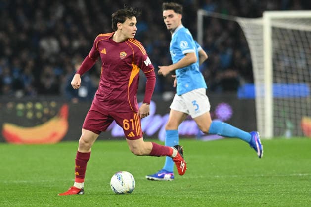 CALCIO - Serie A - SSC Napoli vs AS Roma Niccolo Pisilli of AS Roma in action during the Serie A Enelive match between SSC Napoli vs AS Roma :Danilo Gemito Live Photo Live Photo Naples Italy  Copyright: xIPAxSport ABACAx