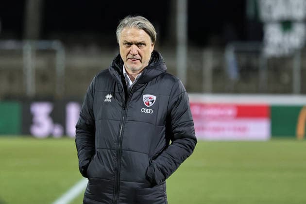 15.02.2026, Fussball, Herren, 3. Liga, 24. Spieltag Saison 2025-2026 Dritte Liga: FC Schweinfurt 05 - FC Ingolstadt Geschäftsführer Dietmar Beiersdorfer (FC Ingolstadt), Einzelfoto Schweinfurt Riedel Bau Arena im Sachs-Stadio Bayern Unterfranken Deutschland *** 15 02 2026, Football, Men, 3 League, 24 Matchday Season 2025 2026 Third League FC Schweinfurt 05 FC Ingolstadt Managing Director Dietmar Beiersdorfer FC Ingolstadt , single photo Schweinfurt Riedel Bau Arena im Sachs Stadio Bayern Unterfranken Germany