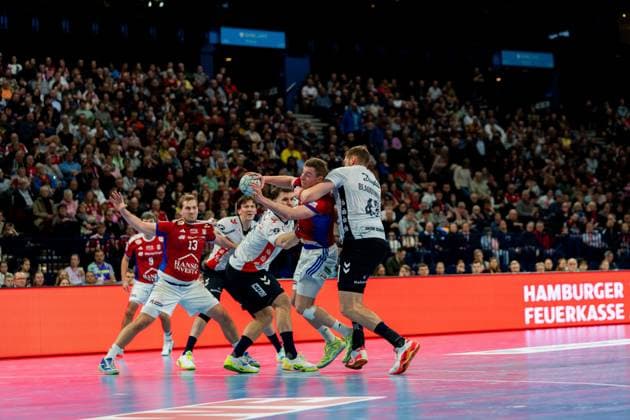 Scene with Benjamin Buric 1 SG Flensburg Handewitt , Moritz Sauter 33 HSV Hamburg , Andreas Magaard 4 HSV Hamburg , Kaj Geenen 5 HSV Hamburg , Jacob Lassen 9 HSV Hamburg , Lasse Moller 64 SG Flensburg Handewitt and Niklas Weller 13 HSV Hamburg Scene with Benjamin Buric 1 SG Flensburg Handewitt and Moritz Sauter 33 HSV Hamburg Copyright: xPhilippHeistx