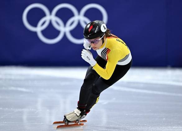 Belgian shorttrack skater Hanne Desmet pictured in action during the quarterfinals of the women s 1000m Short Track Speed skating, Eisschnelllauf at the Milano Cortina 2026 Olympic Winter games, Winterspiele,Spiele, Summer games on Monday 16 February 2026 in Milan, Italy. The XXV Winter Olympics take place from 6 to 22 February 2026 in Italy. JASPERxJACOBS  x163791954x