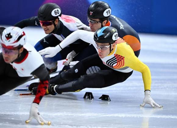 Belgian shorttrack skater Stijn Desmet pictured in action during the heat of the men s 500m Short Track Speed skating, Eisschnelllauf at the Milano Cortina 2026 Olympic Winter games, Winterspiele,Spiele, Summer games on Monday 16 February 2026 in Milan, Italy. The XXV Winter Olympics take place from 6 to 22 February 2026 in Italy. JASPERxJACOBS  x163796685x
