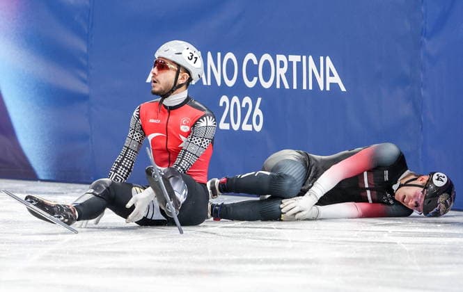 ITALY, MILAN - FEBRUARY 16, 2026: Furkan Akar (L) of Turkey and Reinis Berzins of Latvia collide in the men s 500m short-track Speed skating, Eisschnelllauf heats during the 2026 Winter Olympic Games, Olympische Spiele, Olympia, OS at the Milano Ice Skating Arena. Peter Kovalev TASS  88799968