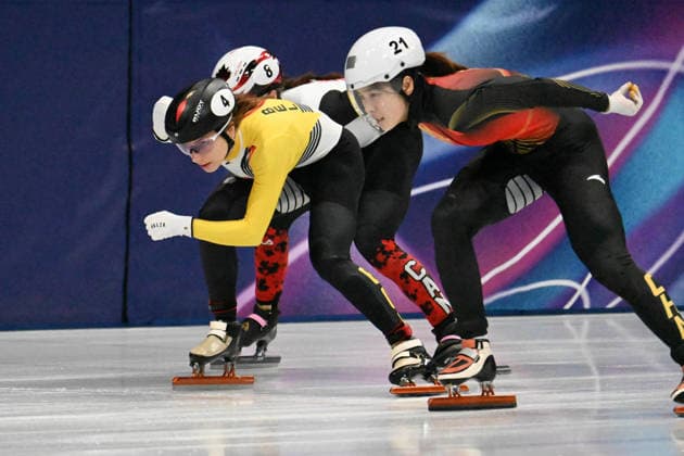 Hanne Desmet (Belgium) and Gong Li (China) in action during Short Track Speed skating, Eisschnelllauf Women s 1000m, Olympic Winter games, Winterspiele,Spiele, Summer games Milano-Cortina 2026 in Milan, Italy, February 16 2026  Copyright: xPasqualexGolia IPAxSportx xipa-agency.netx xx IPA_71596945 IPA_Agency_IPA71596945