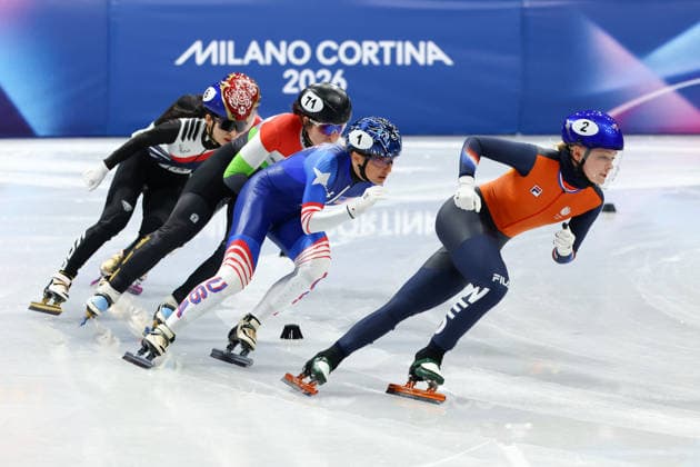 February 16, 2026, Milan, Lombardy, Italy: XANDRA VELZEBOER 2 of Netherlands and KRISTEN SANTOS-GRISWOLD 3 of USA in the Women s 1000m quarterfinals of the Short Track Speed skating, Eisschnelllauf at the Milano Cortina 2026 Winter Olympic Games, Olympische Spiele, Olympia, OS Milan Italy - ZUMAc179 20260216_oly_c179_012 Copyright: xMickaelxChavetx