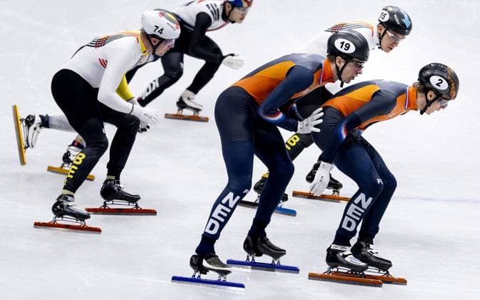 MILAN - Teun Boer and Jens van t Wout during the 5000-meter relay semifinal in the short track Speed skating, Eisschnelllauf event at the Milan Ice Skating Area at the Milan Winter Olympics. SEM VAN DER WAL ANP xVIxANPxSportx xxANPxIVx 550877122 originalFilename: 550877122.jpg