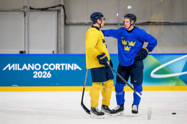 260216 Hampus Lindholm and Rasmus Dahlin of Sweden at an Ice hockey, Eishockey practice session during day 10 of the 2026 Winter Olympics on February 16, 2026 in Milan. Photo: Carl Sandin BILDBYRAN kod CS CS0883 ishockey ice hockey Olympic Games, Olympische Spiele, Olympia, OS olympics winter olympics os ol olympiska spel vinter-os olympiske leker milano cortina 2026 milan cortina 2026 milano cortina 2026 olympic games milano cortina 2026 winter olympic games milano cortina-os milano cortina-ol vinter-ol 10 bbeng sverige sweden *** 260216 Hampus Lindholm and Rasmus Dahlin of Sweden at an ice hockey practice session during day 10 of the 2026 Winter Olympics on February 16, 2026 in Milan Photo Carl Sandin BILDBYRAN kod CS CS0883 ishockey ice hockey olympic games olympics winter olympics os ol olympiska spel vinter os olympiske leker milano cortina 2026 milan cortina 2026 milano cortina 2026 olympic games milano cortina 2026 winter olympic games milano cortina os milano cortina ol vinter ol 10 bbeng sverige sweden  Copyright: CARLxSANDIN BB260216CS042