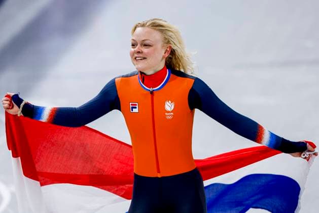 winner Xandra Velzeboer of the Netherlands celebrating and holding flag after Women s 1000m Finals, Milano Cortina 2026 Winter Olympics: Day 10, Short Track Speed skating, Eisschnelllauf - Milano Cortina 2026 Winter Olympics: Day 10, Milano Speed Skating Stadium, February 16, 2026, Milan, Italy.
