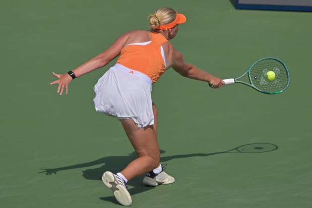 2026 Dubai Duty Free Tennis Championship DUBAI, UNITED ARAB EMIRATES - FEBRUARY 16: American tennis player Sofia Kenin (not seen) competes against Denmark’s Clara Tauson in the women’s singles match of the Dubai Duty Free Tennis Championship at the Dubai Duty Tennis Stadium in Dubai, United Arab Emirates, on February 16, 2026. Waleed Zein Anadolu Dubai United Arab Emirates. Editorial use only. Please get in touch for any other usage.  Copyright: x2026xAnadoluxWaleedxZeinx