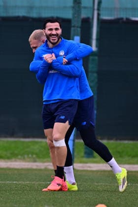 February 16, 2026, Zingonia, Lombardia: Atalanta s Sead Kolasinac hugged by Atalanta s Mitchel Bakker attend a training session at Bortolotti Training Center in Zingonia, Italy, 16 February 2026. Atalanta BC will face Borussia Dortmund in their UEFA Champions League soccer match on 17 February. ANSA MICHELE MARAVIGLIA. Soccer: Champions League MD-1 Atalanta BC  - ZUMAa110 20260216_zaf_a110_003 Copyright: xMichelexMaravigliax