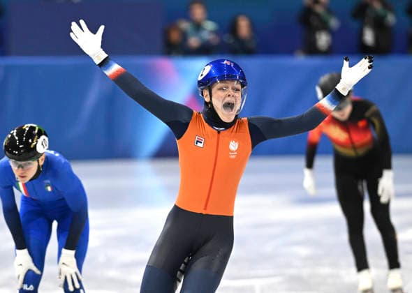 (260216) -- MILAN, Feb. 16, 2026 -- Xandra Velzeboer (front) of the Netherlands celebrates after the short track Speed skating, Eisschnelllauf women s 1000m final A at the Milan-Cortina 2026 Olympic Winter games, Winterspiele,Spiele, Summer games in Milan, Italy, Feb. 16, 2026. ) (MICO2026)ITALY-MILAN-OLYMPIC WINTER GAMES-SHORT TRACK SPEED SKATING-WOMEN S 1000M-FINALS ChengxMin 