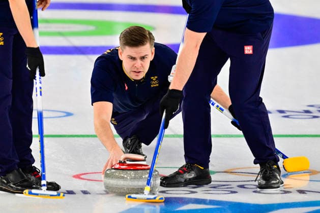 CORTINA, ITALIEN 20260216 Lag Edin med Christoffer Sundgren under herrarnas gruppspelsmatch, omgang 8, mellan Sverige och Tyskland i OS-curlingen i Cortina. *** Bilden ingar i SPORTPAKET. För övriga BETALBILD *** CORTINA ITALIEN x10030x *** CORTINA, ITALY 20260216 Team Edin with Christoffer Sundgren during the mens group stage match, round 8, between Sweden and Germany in the Olympic curling in Cortina Picture in SPORTPAKET For others PAYPICTURE CORTINA ITALY x10030x  Copyright: xJonasxEkströmer TTx OS 2026 CURLING HERRAR SVERIGE-TYSKLAND