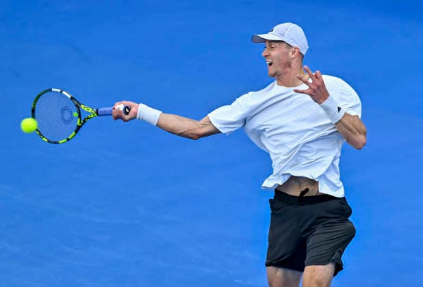 ATP, Tennis Herren Qatar ExxonMobil Open 2026-Round of 32 Jan Choinski of Great Britain competes against Jakub Mensik of Czech Republicduring the Round of 32 at the ATP men™s Qatar ExxonMobil Open 2026 at the Khalifa International Tennis Complex in Doha, Qatar, on February 16, 2026¨ DOHA Qatar Copyright: xNOUSHADx