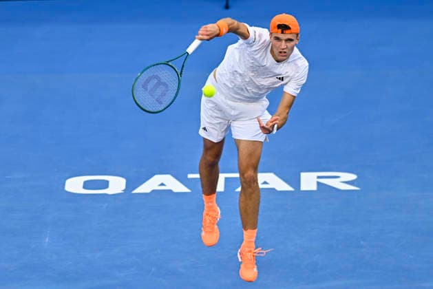 ATP, Tennis Herren Qatar ExxonMobil Open 2026-Round of 32 Jakub Mensik of Czech Republic competes against Jan Choinski of Great Britain during the Round of 32 at the ATP men™s Qatar ExxonMobil Open 2026 at the Khalifa International Tennis Complex in Doha, Qatar, on February 16, 2026¨ DOHA Qatar Copyright: xNOUSHADx