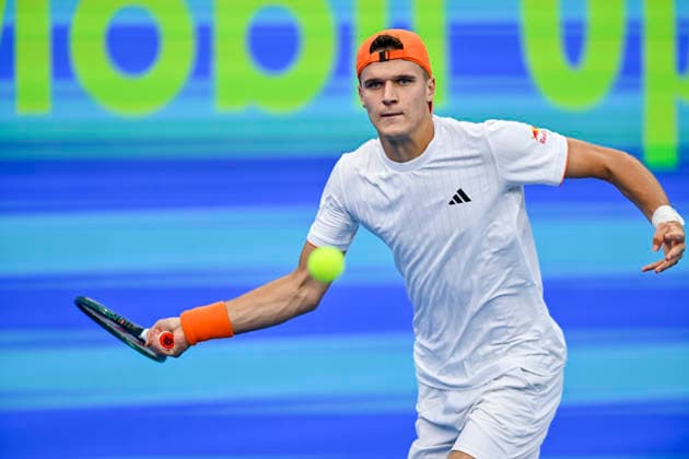 ATP, Tennis Herren Qatar ExxonMobil Open 2026-Round of 32 Jakub Mensik of Czech Republic competes against Jan Choinski of Great Britain during the Round of 32 at the ATP men™s Qatar ExxonMobil Open 2026 at the Khalifa International Tennis Complex in Doha, Qatar, on February 16, 2026¨ DOHA Qatar Copyright: xNOUSHADx