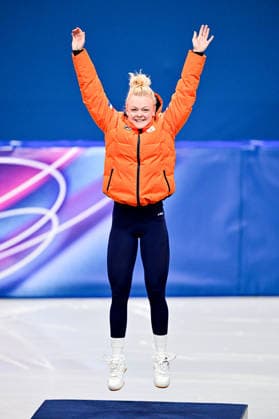 Short Track Speed skating, Eisschnelllauf Women s 1000m Awards, Xandra VELZEBOER (NED) first place, Short Track Speed Skating awards, during Victory Ceremony, at the Olympic Winter games, Winterspiele,Spiele, Summer games Milano Cortina 2026, at Milano Ice Skating Arena, on February 16, 2026 in Milan, Italy. Noxthirdxpartyxsales  aflo_320101237