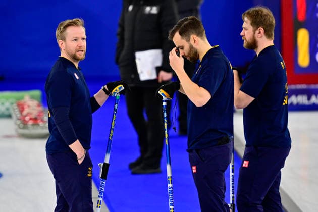 CORTINA, ITALIEN 20260216 Sveriges Niklas Edin, Oskar Eriksson och Rasmus Wrana under herrarnas gruppspelsmatch, omgang 8, mellan Sverige och Tyskland i OS-curlingen i Cortina. *** Bilden ingar i SPORTPAKET. För övriga BETALBILD *** CORTINA ITALIEN x10030x *** CORTINA, ITALY 20260216 Swedens Niklas Edin, Oskar Eriksson and Rasmus Wrana during the mens group stage match, round 8, between Sweden and Germany in the Olympic curling in Cortina Picture in SPORTPAKET For others PAYPICTURE CORTINA ITALY x10030x  Copyright: xJonasxEkströmer TTx OS 2026 CURLING HERRAR SVERIGE-TYSKLAND