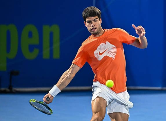 ATP, Tennis Herren Qatar ExxonMobil Open 2026-Round of 32 Carlos Alcaraz of Spain during practice on Day One of the ATP menÕs Qatar ExxonMobil Open 2026 at the Khalifa International Tennis Complex in Doha, Qatar, on February 16, 2026. DOHA Qatar Copyright: xNOUSHADx