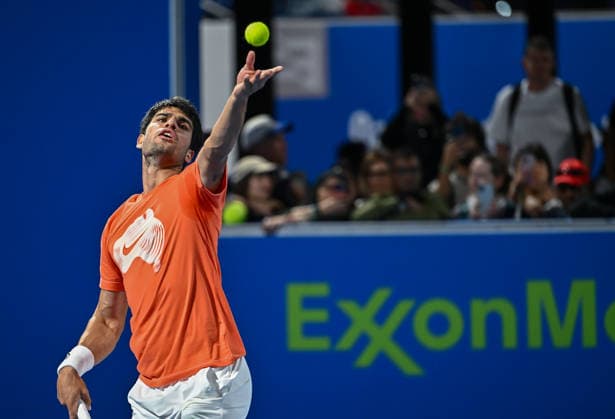 ATP, Tennis Herren Qatar ExxonMobil Open 2026-Round of 32 Carlos Alcaraz of Spain during practice on Day One of the ATP menÕs Qatar ExxonMobil Open 2026 at the Khalifa International Tennis Complex in Doha, Qatar, on February 16, 2026. DOHA Qatar Copyright: xNOUSHADx