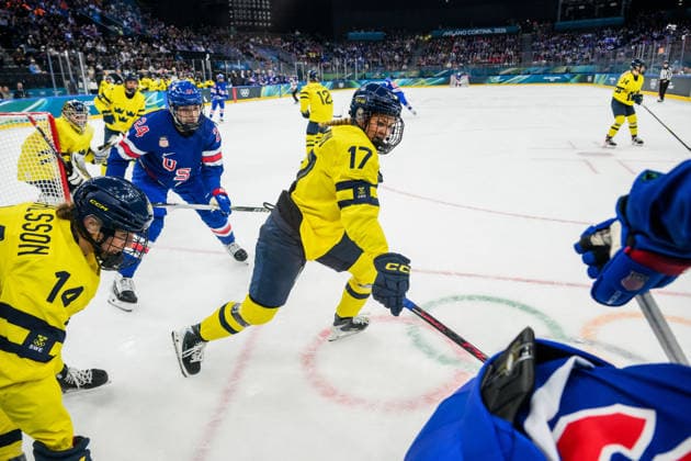 260216 Joy Dunne of USA and Sofie Lundin and Ida Karlsson of Sweden in the women s Ice hockey, Eishockey semifinal between USA and Sweden during day 10 of the 2026 Winter Olympics on February 16, 2026 in Milan. Photo: Carl Sandin BILDBYRAN kod CS EW0638 ishockey ice hockey Olympic Games, Olympische Spiele, Olympia, OS olympics winter olympics os ol olympiska spel vinter-os olympiske leker milano cortina 2026 milan cortina 2026 milano cortina 2026 olympic games milano cortina 2026 winter olympic games milano cortina-os milano cortina-ol vinter-ol 10 bbeng semifinal sverige sweden dam usa *** 260216 Joy Dunne of USA and Sofie Lundin and Ida Karlsson of Sweden in the women s ice hockey semifinal between USA and Sweden during day 10 of the 2026 Winter Olympics on February 16, 2026 in Milan Photo Carl Sandin BILDBYRAN kod CS EW0638 ishockey ice hockey olympic games olympics winter olympics os ol olympiska spel vinter os olympiske leker milano cortina 2026 milan cortina 2026 milano cortina 2026 olympic games milano cortina 2026 winter olympic games milano cortina os milano cortina ol vinter ol 10 bbeng semifinal sverige sweden dam usa  Copyright: CARLxSANDIN BB260216CS065