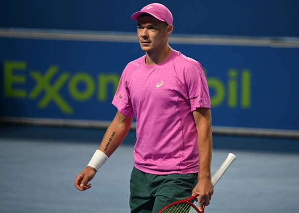 Qatar ExxonMobil Open 2026 - Day One DOHA, QATAR FEBRUARY 16: Kamil Majchrzak of Poland competes against Arthur Fils of France during a singles match at the Qatar ExxonMobil Open at the Khalifa International Tennis and Squash Complex on February 16, 2026 in Doha, Qatar. Doha Qatar  Copyright: xArturxWidakx originalFilename:widak-qatarexx260216_npXH5.jpg