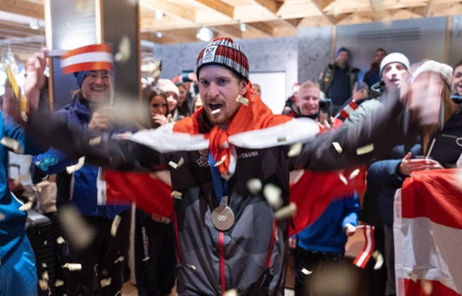 OLYMPICS - Winter Olympic Games, Olympische Spiele, Olympia, OS Milano Cortina 2026 BORMIO,ITALY,16.FEB.26 - OLYMPICS, ALPINE SKIING - Winter Olympic Games Milano Cortina 2026, slalom, men, reception for medalists. Image shows Fabio Gstrein (AUT) and fans. Keywords: medal.  GEPAxpictures xHaraldxSteiner