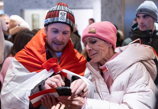 OLYMPICS - Winter Olympic Games, Olympische Spiele, Olympia, OS Milano Cortina 2026 BORMIO,ITALY,16.FEB.26 - OLYMPICS, ALPINE SKIING - Winter Olympic Games Milano Cortina 2026, slalom, men, reception for medalists. Image shows Fabio Gstrein (AUT) and fans.  GEPAxpictures xHaraldxSteiner