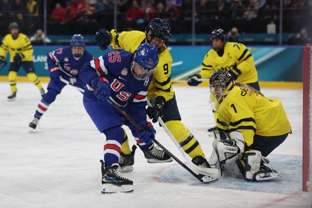 Ice hockey, Eishockey Women In Milan, Italy, on February 16, 2026, Alex Carpenter, Jessica Adolfsson, and Ebba Svensson Traff participate in the Ice Hockey Women s United States of America vs Sweden Play-offs Semifinals on day ten of the Milano Cortina 2026 Winter Olympic Games, Olympische Spiele, Olympia, OS at Milano Santagiulia Ice Hockey Arena. Milano Italy  Copyright: xMattiaxMarteganix originalFilename:martegani-serieami260216_npwsz.jpg