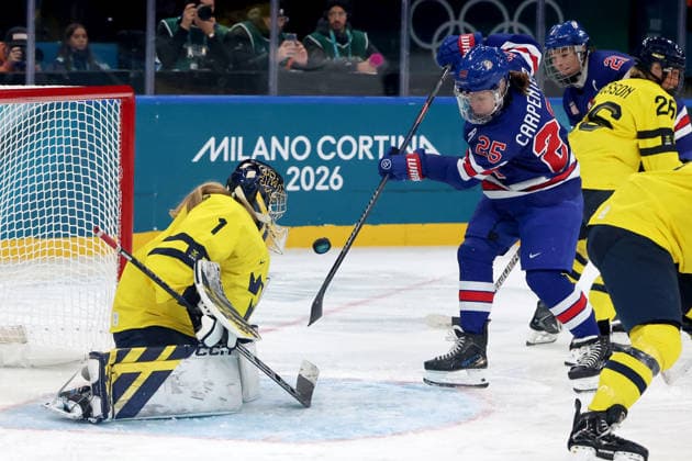 February 16, 2026, Milan, Lombardy, Italy: Alex Carpenter 25 of Team United States against Ebba Svensson Traff 1 of Team Sweden in a women s Ice hockey, Eishockey semifinal during the Milano Cortina 2026 Olympic Winter games, Winterspiele,Spiele, Summer games at Milano Santagiulia Ice Hockey Arena. Olympics 2026: Milano Cortina: Ice Hockey-Women Semifinal- USA-SWE  - ZUMAm117 20260216_oly_m117_002 Copyright: xDavidxMcIntyrex