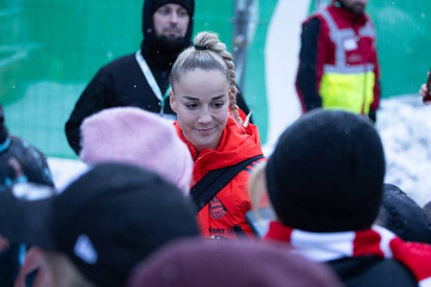 Germany Soccer Google Pixel Womens Bundesliga, Matchday 18 SV Werder Bremen vs FC Bayern Munich Weserstadion Platz 11 Bremen Match canceled due to unplayability of the pitch, portrait portrait photo portrait symbol photo Giulia Gwinn Bayern Munich, 7 Copyright: xAylinxKreutzsteinx