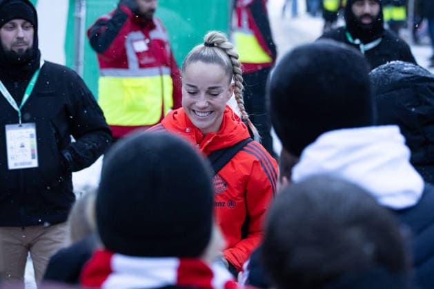 Germany Soccer Google Pixel Womens Bundesliga, Matchday 18 SV Werder Bremen vs FC Bayern Munich Weserstadion Platz 11 Bremen Match canceled due to unplayability of the pitch, portrait portrait photo portrait symbol photo Giulia Gwinn Bayern Munich, 7 Copyright: xx