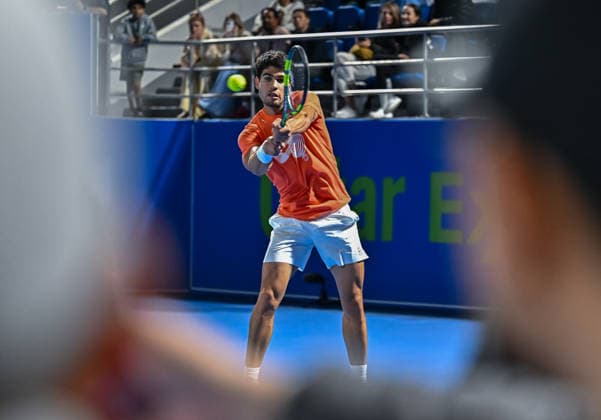 February 16, 2026, Doha, Qatar: Carlos Alcaraz of Spain seen during Day One practice of the ATP, Tennis Herren men™s Qatar Exxon Mobil Open 2026 at the Khalifa International Tennis Complex. Carlos Alcaraz Practice Session In Doha, Qatar -16 FEB 2026.  - ZUMAs197 20260216_aaa_s197_141 Copyright: xNoushadxVariyattiyakkalx