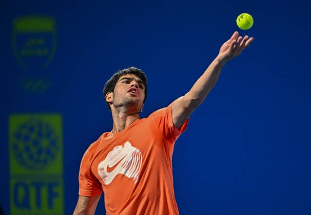 February 16, 2026, Doha, Qatar: Carlos Alcaraz of Spain seen during Day One practice of the ATP, Tennis Herren men™s Qatar Exxon Mobil Open 2026 at the Khalifa International Tennis Complex. Carlos Alcaraz Practice Session In Doha, Qatar -16 FEB 2026.  - ZUMAs197 20260216_aaa_s197_146 Copyright: xNoushadxVariyattiyakkalx