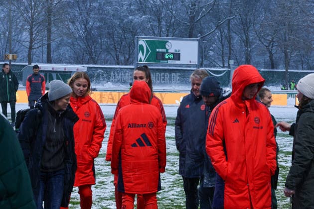 Football, Women, Werder Bremen - FC Bayern Munich, match cancelled due to unplayable pitch