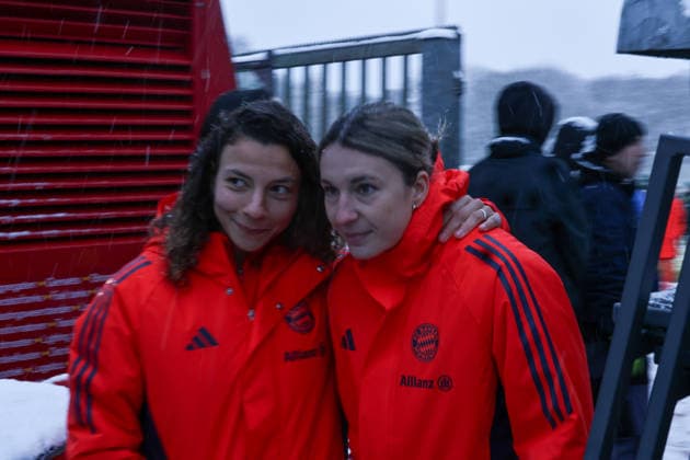 Germany Google Pixel Women Bundesliga 2025 26 SV Werder Bremen Women vs FC Bayern Munich Women 18 Matchday 16 02 2026 Weserplatz 11 Bremen, Germany Arianna Caruso FC Bayern Munich, 27 , Barbara Dunst FC Bayern Munich, 28 Copyright: xSümeyyexAkcöltekinx