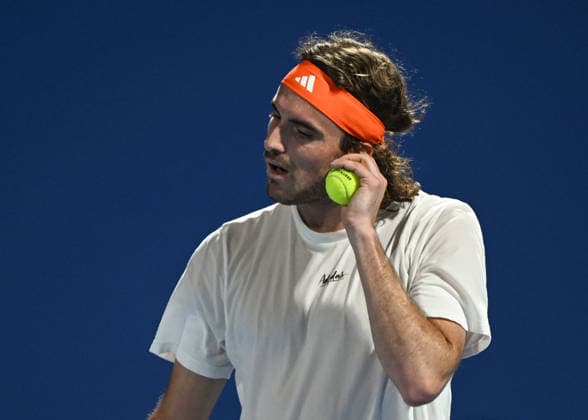 Qatar ExxonMobil Open 2026 - Day One DOHA, QATAR FEBRUARY 16: Stefanos Tsitsipas of Greece is seen during a practice session with Carlos Alcaraz of Spain ahead of the Qatar ExxonMobil Open at the Khalifa International Tennis and Squash Complex on February 16, 2026 in Doha, Qatar. Doha Qatar  Copyright: xArturxWidakx originalFilename:widak-qatarexx260216_np9Pa.jpg
