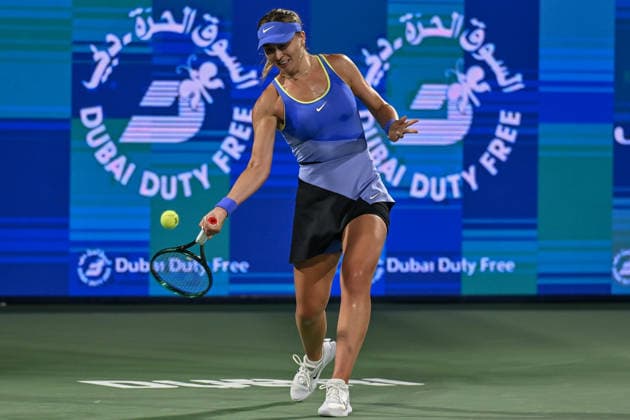 2026 Dubai Duty Free Tennis Championship DUBAI, UNITED ARAB EMIRATES - FEBRUARY 16: Paula Badosa of Spain competes against Katerina Siniakova in the women s singles match of the Dubai Duty Free Tennis Championship at the Dubai Duty Tennis Stadium in Dubai, United Arab Emirates, on February 16, 2026. Waleed Zein Anadolu Dubai United Arab Emirates. Editorial use only. Please get in touch for any other usage.  Copyright: x2026xAnadoluxWaleedxZeinx