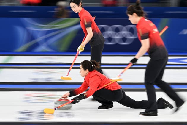 (260216) -- CORTINA D AMPEZZO, Feb. 16, 2026 -- Wang Rui of China competes during the curling women round robin session 7 match between China and Canada at the 2026 Milan-Cortina Winter Olympics in Cortina, Italy, Feb. 16, 2026. ) (MICO2026)ITALY-CORTINA D AMPEZZO-OLYMPIC Winter games, Winterspiele,Spiele, Summer games CURLING-WOMEN-ROUND ROBIN-CHN VS CAN LianxYi 
