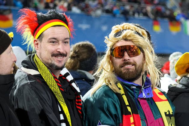 Predazzo, Italien 16. Februar 2026: Skispringen Super Team Männer - Olympia 2026 Im Bild: Fans aus Deutschland beim Skispringen. Ski jumping, Skispringen, Ski, nordisch Stadium *** Predazzo, Italy February 16, 2026 Ski Jumping Super Team Men Olympia 2026 In the picture fans from Germany at the Ski Jumping Stadium Copyright: xFotostandx xHettichx