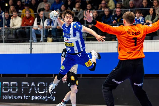 16 02 206, GER, Handball, Men, Season 25 26, Daikin 1 Bl, 21 Matchday, ThSV Eisenach Bergischer HC Tillman Leu ThSV Eisenach,99 , Christopher Rudeck Bergischer HC 99817 Eisenach Werner Assmann Halle Am Sportp Thueringen Germany