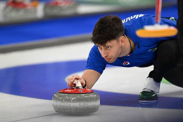 (260216) -- CORTINA D AMPEZZO, Feb. 16, 2026 -- Mattia Giovanella of Italy competes during the curling men s round robin session 8 match between China and Italy at the 2026 Milan-Cortina Winter Olympics in Cortina, Italy, Feb. 16, 2026. ) (MICO2026)ITALY-CORTINA D AMPEZZO-OLYMPIC Winter games, Winterspiele,Spiele, Summer games CURLING-MEN-ROUND ROBIN-CHN VS ITA LianxYi 
