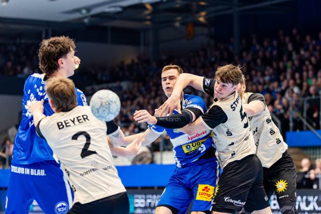 16 02 206, GER, Handball, Men, Season 25 26, Daikin 1 Bl, 21 Matchday, ThSV Eisenach Bergischer HC Soeren Steinhaus Bergischer HC , Max Benecke ThSV Eisenach,9 99817 Eisenach Werner Assmann Halle Am Sportp Thueringen Germany